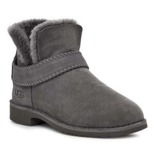 🩶UGG McKay Water resistant Sheepskin Ankle booties in Grey